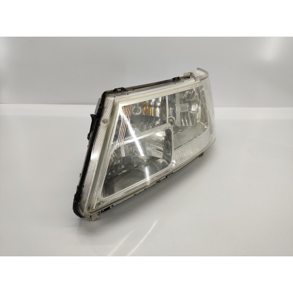 Farol Esquerdo Fiat Freemont 2.4 2011 Detalhe