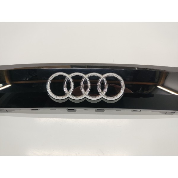 Friso Moldura Aplique Tampa Traseira Audi Q8 2019 4m8853236