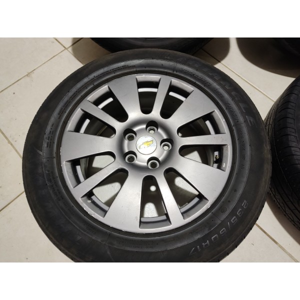 Jogo Roda R17 Chevrolet Captiva 3.6 2011 Pneu Ruim